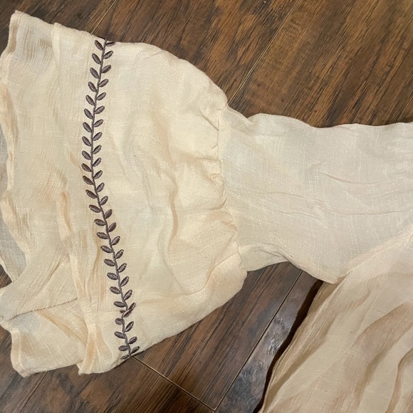 Creme embroidered tunic style top with bell sleeves - Picture 5 of 6